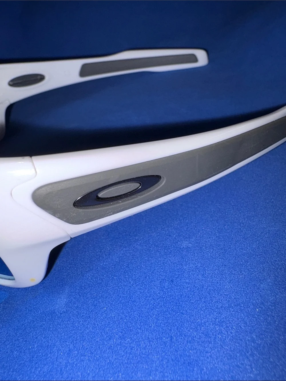 Oakley Turbine White Sport Wrap Sunglasses with Blue Lenses PLS READ DESCRIPTION